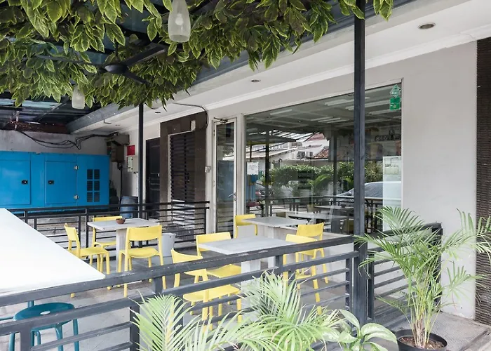 RedDoorz Plus near Mangga Besar Station 2 Jakarta